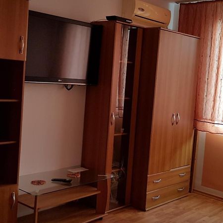 Apartament Mara Apartment เนพทุน ภายนอก รูปภาพ
