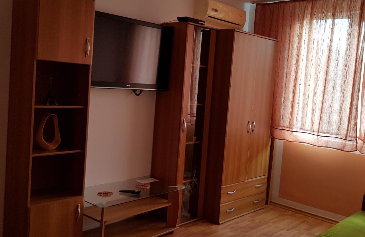 Apartament Mara Apartment เนพทุน ภายนอก รูปภาพ