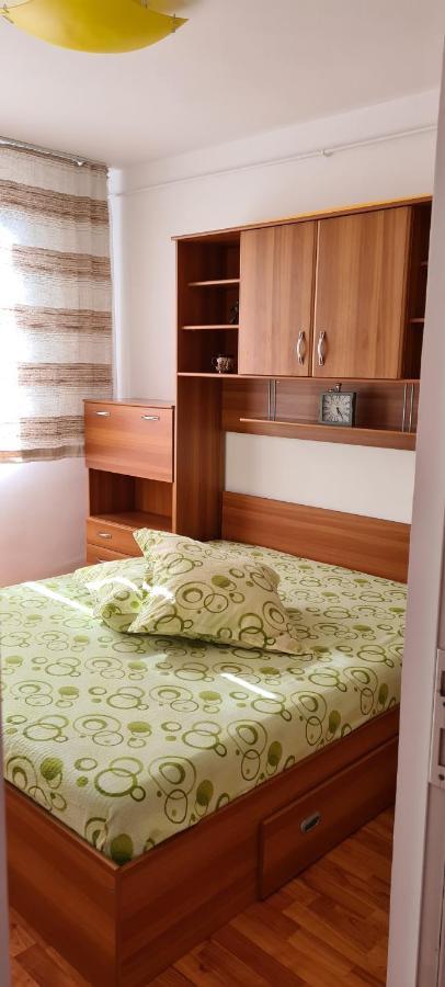 Apartament Mara Apartment เนพทุน ภายนอก รูปภาพ